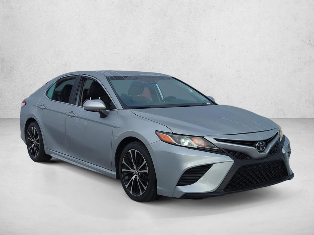 Used 2019 Toyota Camry SE Sedan
