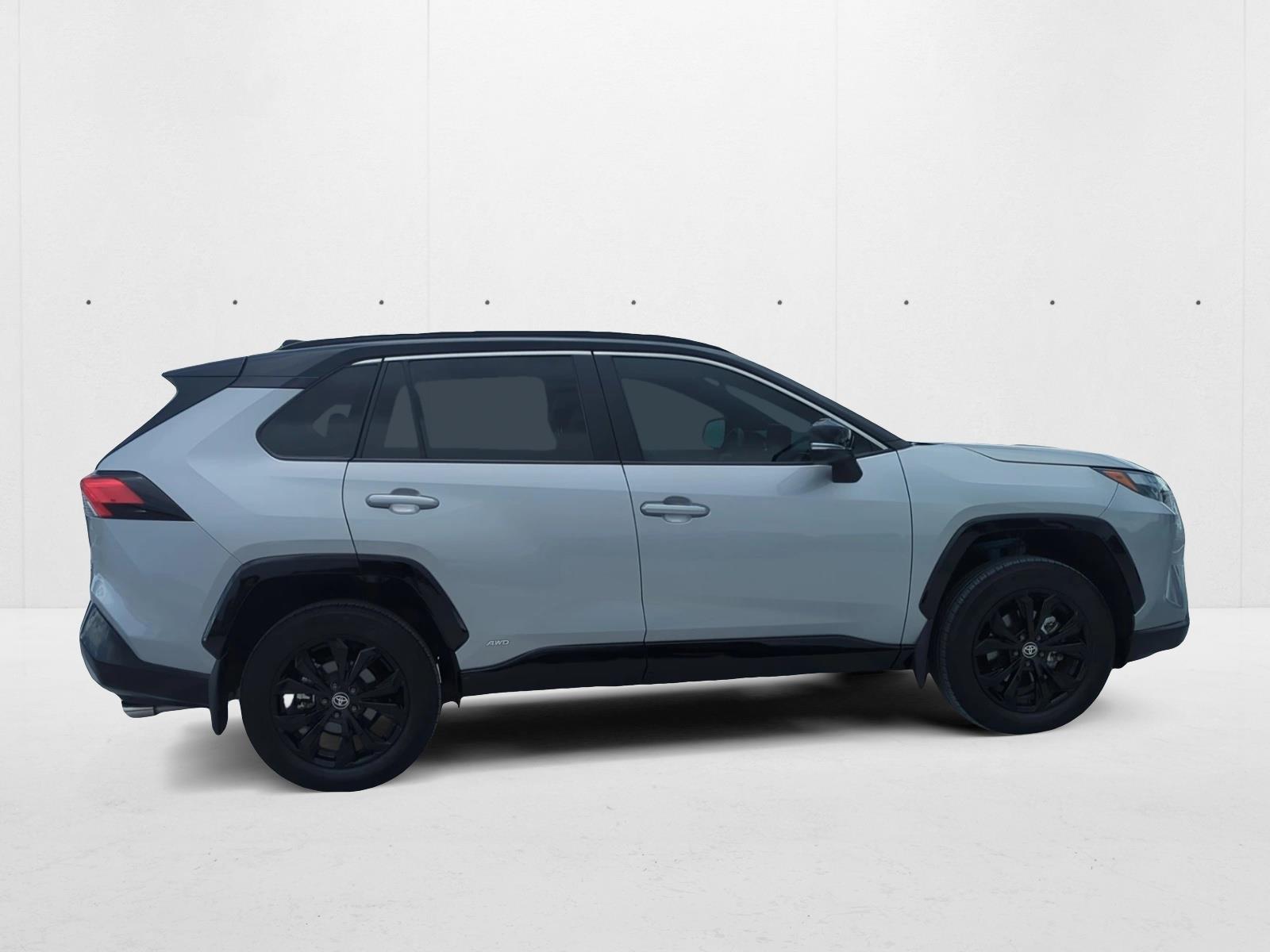2025 Toyota RAV4 Hybrid XSE photo 4