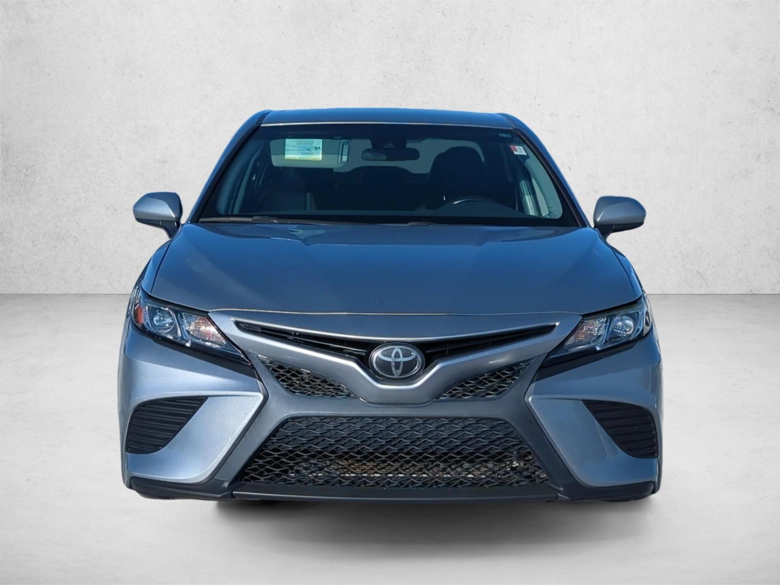 2020 Toyota Camry SE photo 2