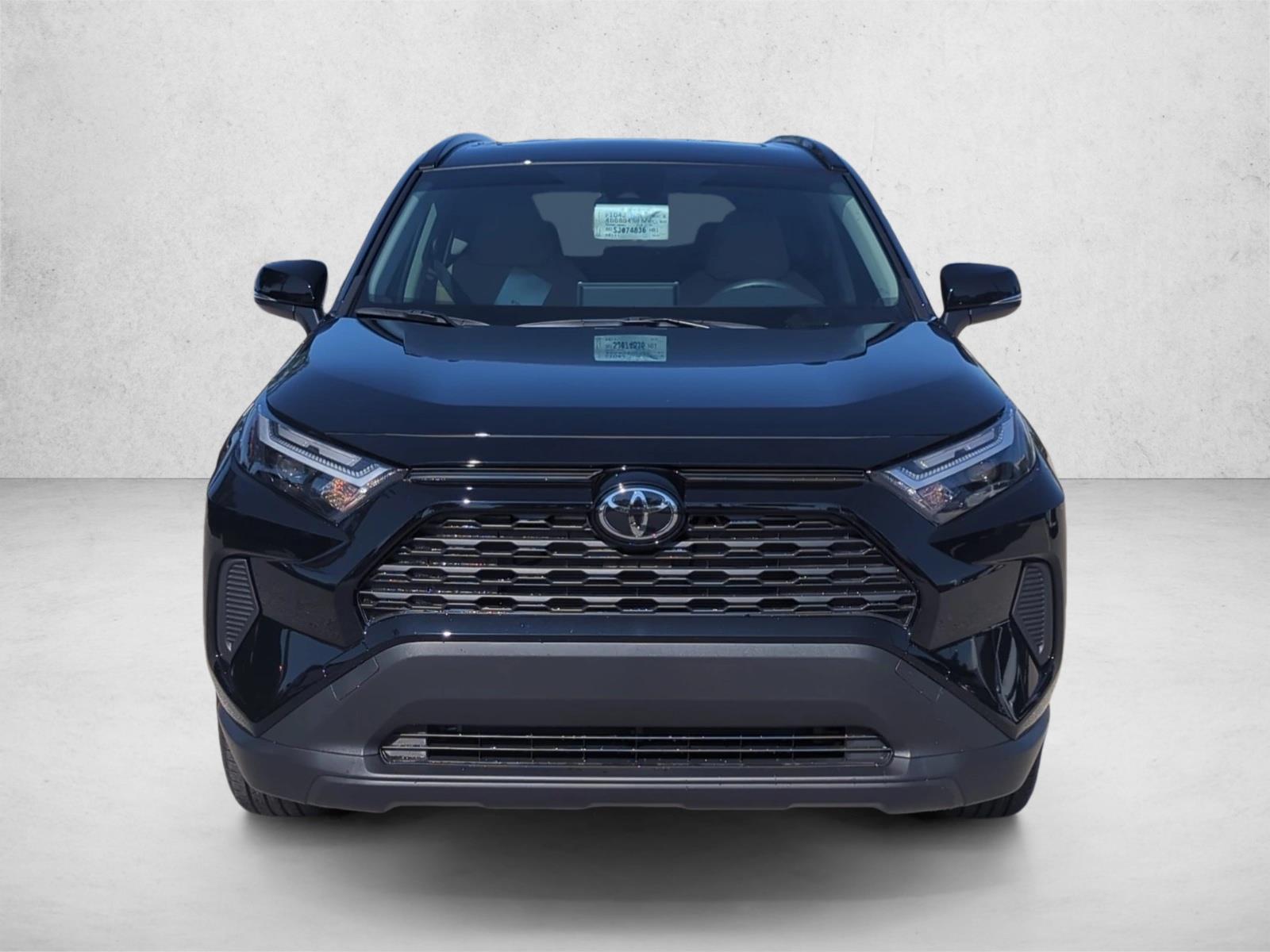2025 Toyota RAV4 Hybrid XLE photo 3