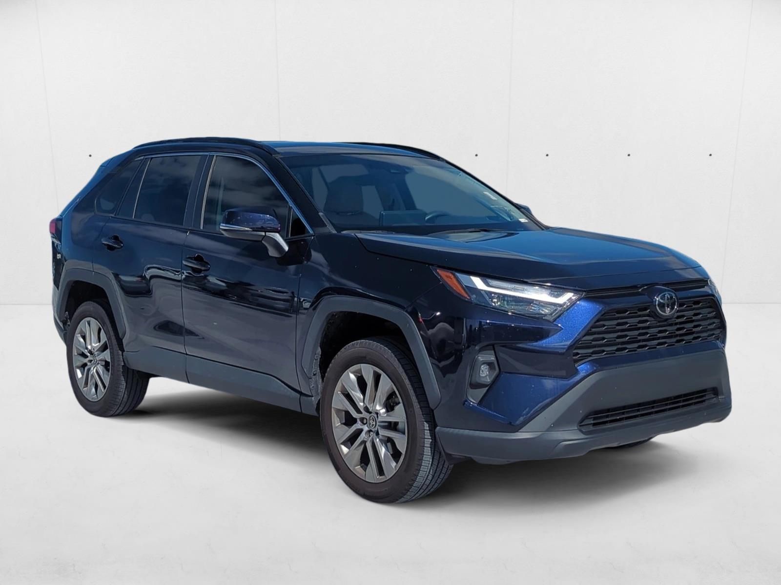 2023 Toyota RAV4 XLE Premium photo 3