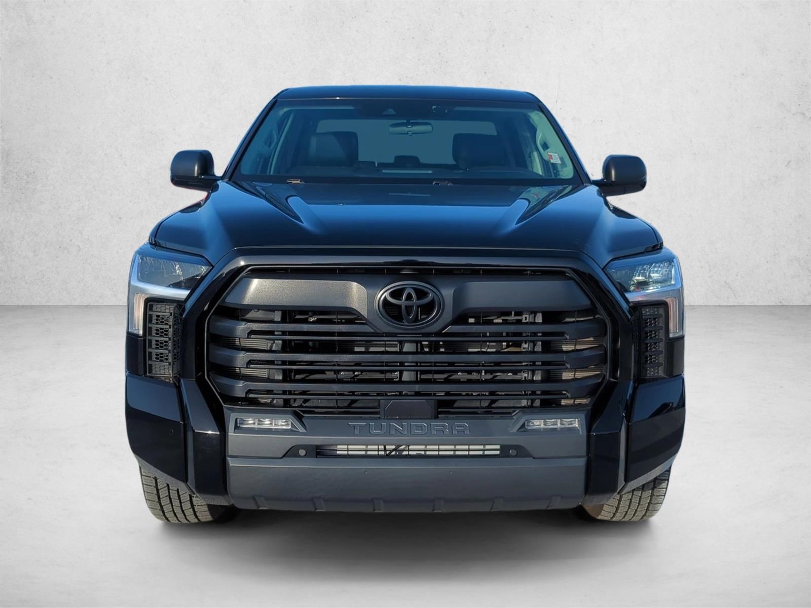 2022 Toyota Tundra SR5 CrewMax photo 2