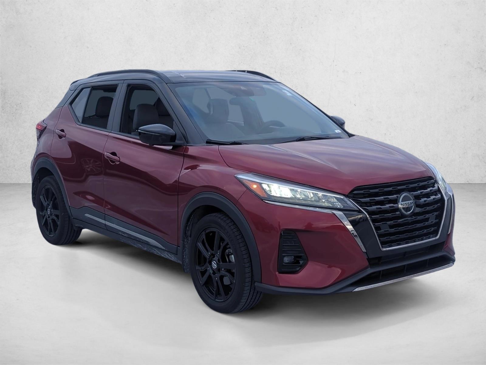 2021 Nissan Kicks SR photo 2