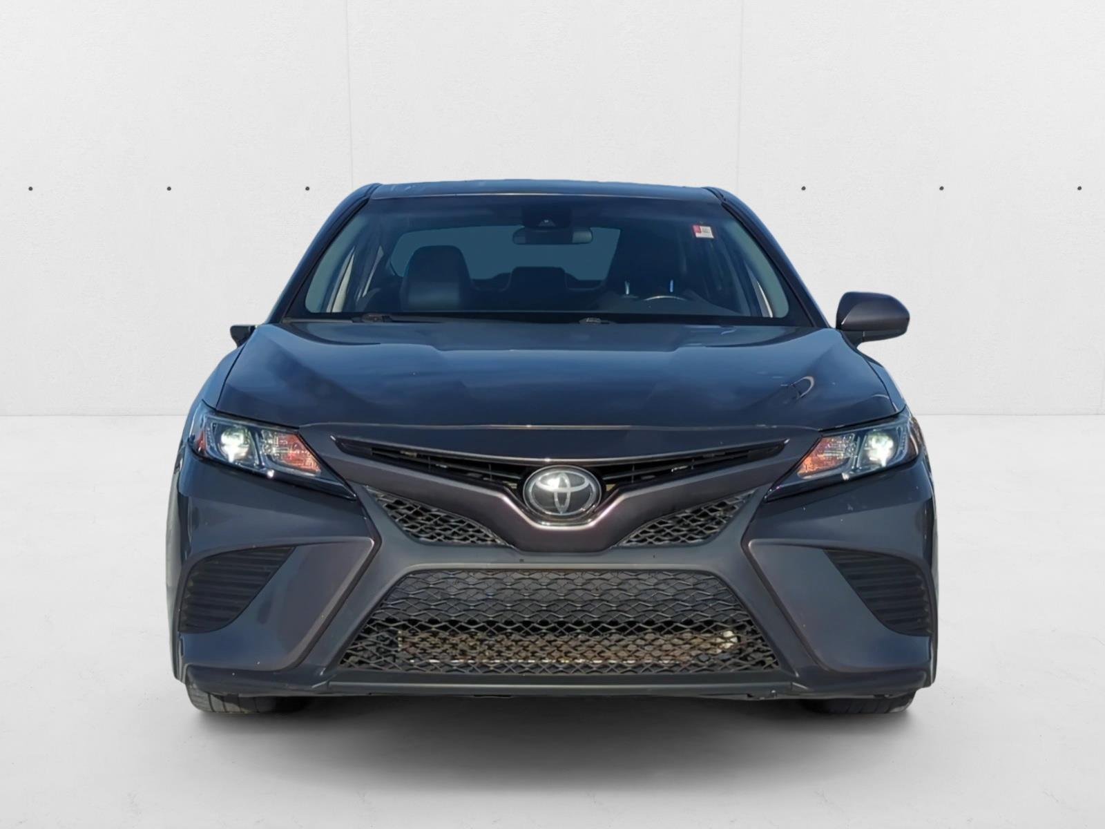 2020 Toyota Camry SE photo 2