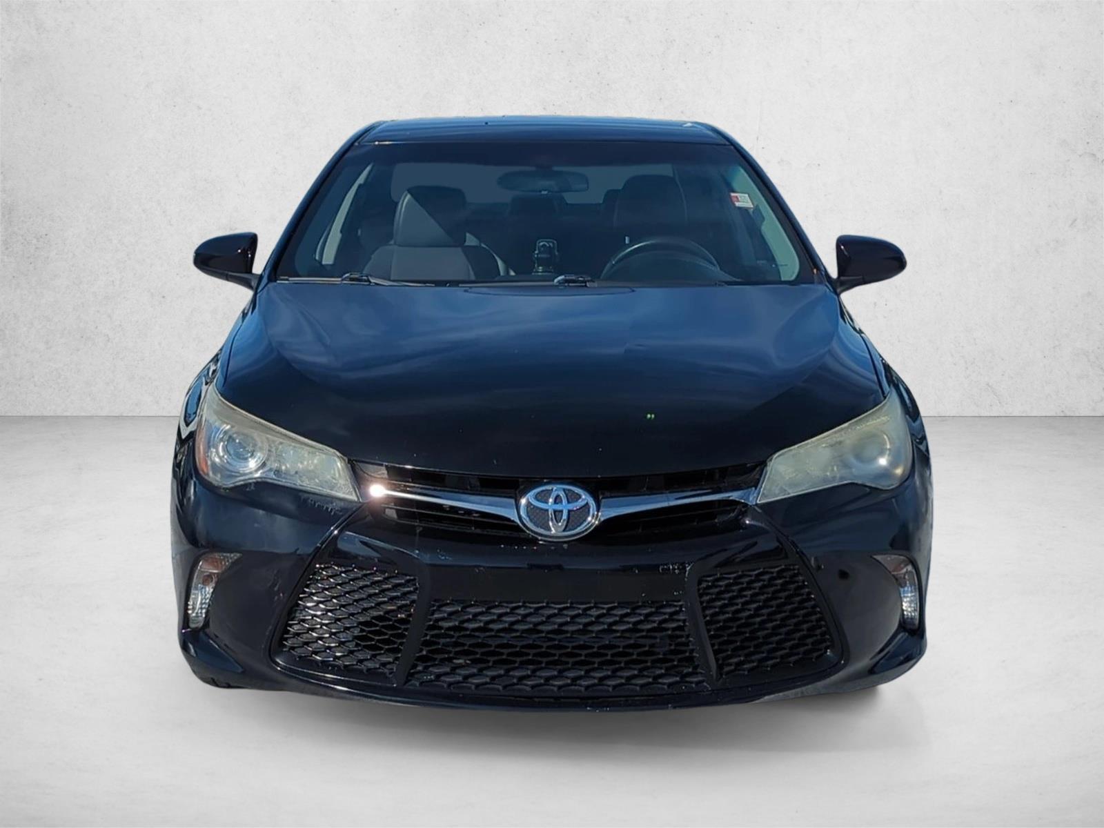 2017 Toyota Camry SE photo 2