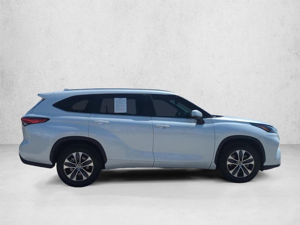 Used 2023 Toyota Highlander XLE SUV