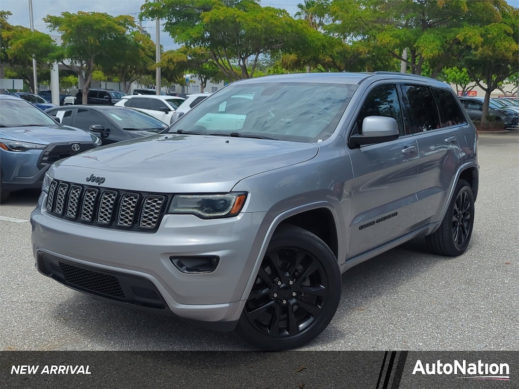 Used 2020 Jeep Grand Cherokee Laredo SUV