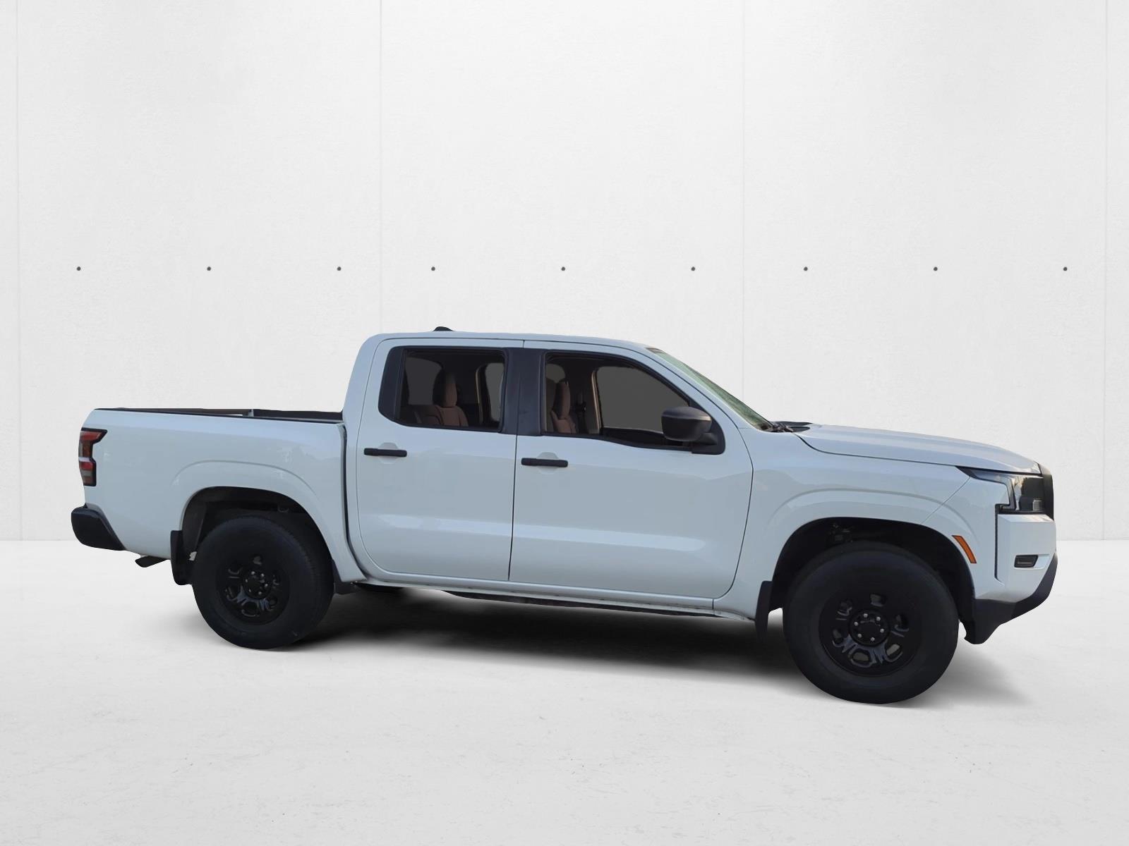 2022 Nissan Frontier S Crew Cab photo 4