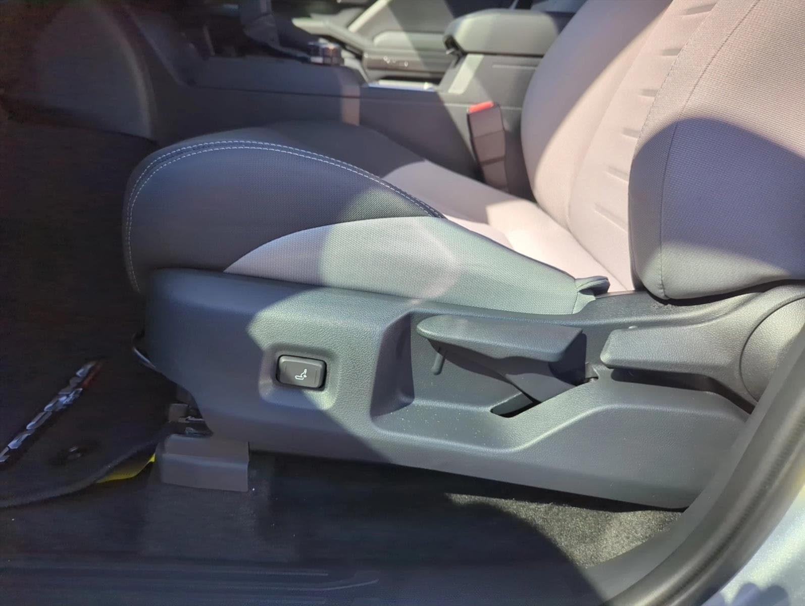2025 Toyota Tacoma TRD Off Road - Photo 13