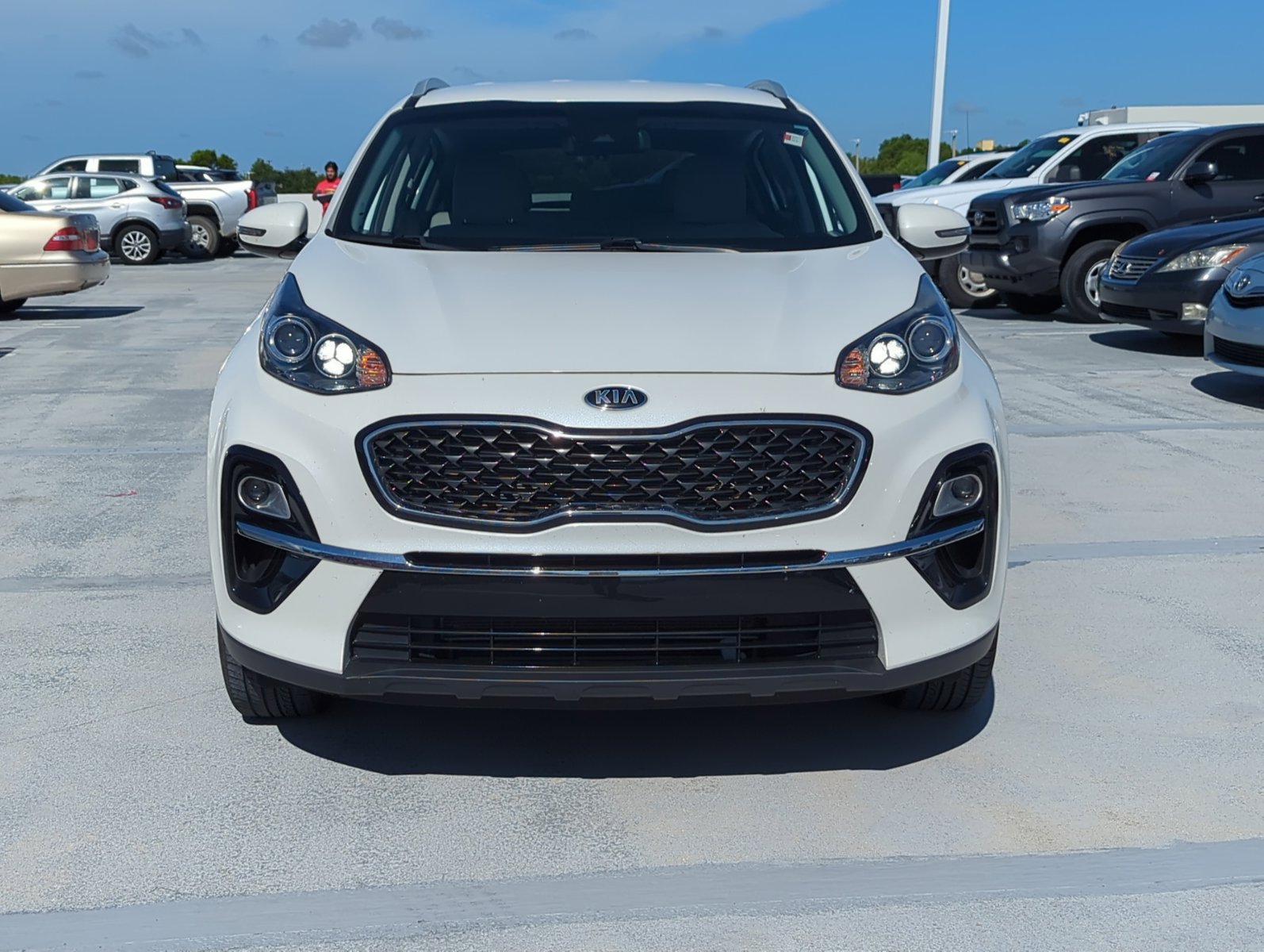 2020 Kia Sportage EX photo 2
