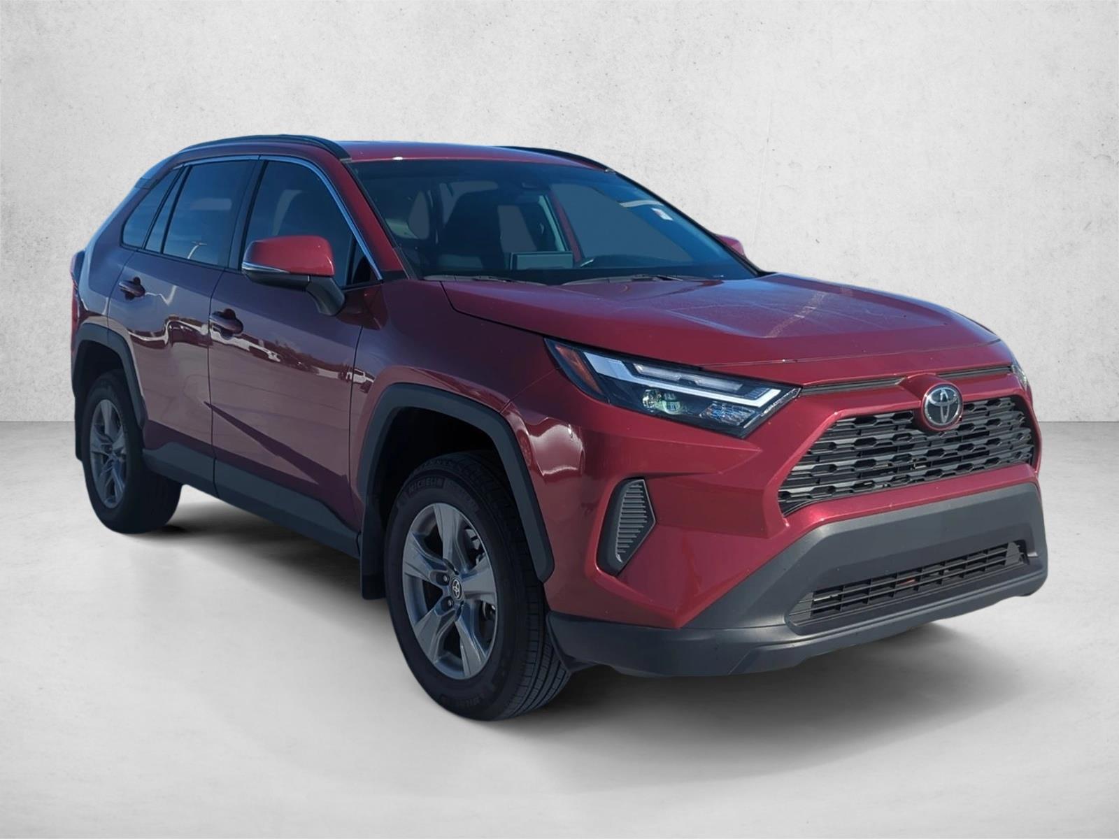 2025 Toyota RAV4 XLE photo 3