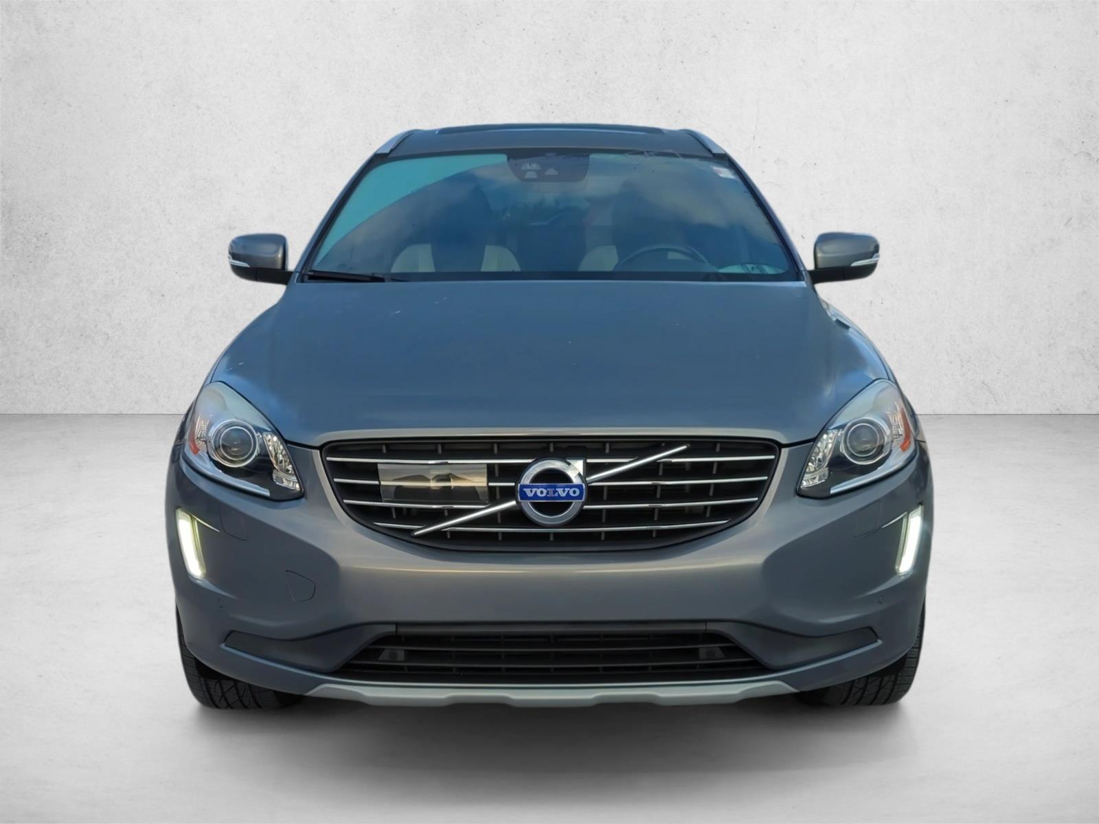 2016 Volvo XC60 T5 Drive-E Platinum photo 2