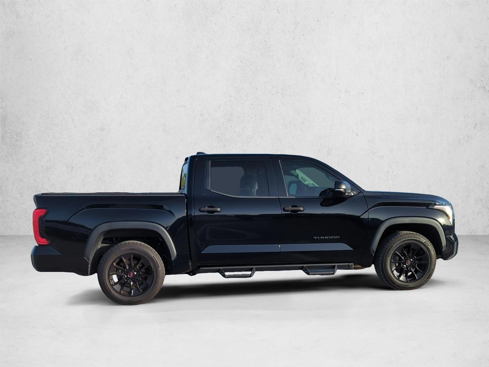 2022 Toyota Tundra SR5 CrewMax photo 4