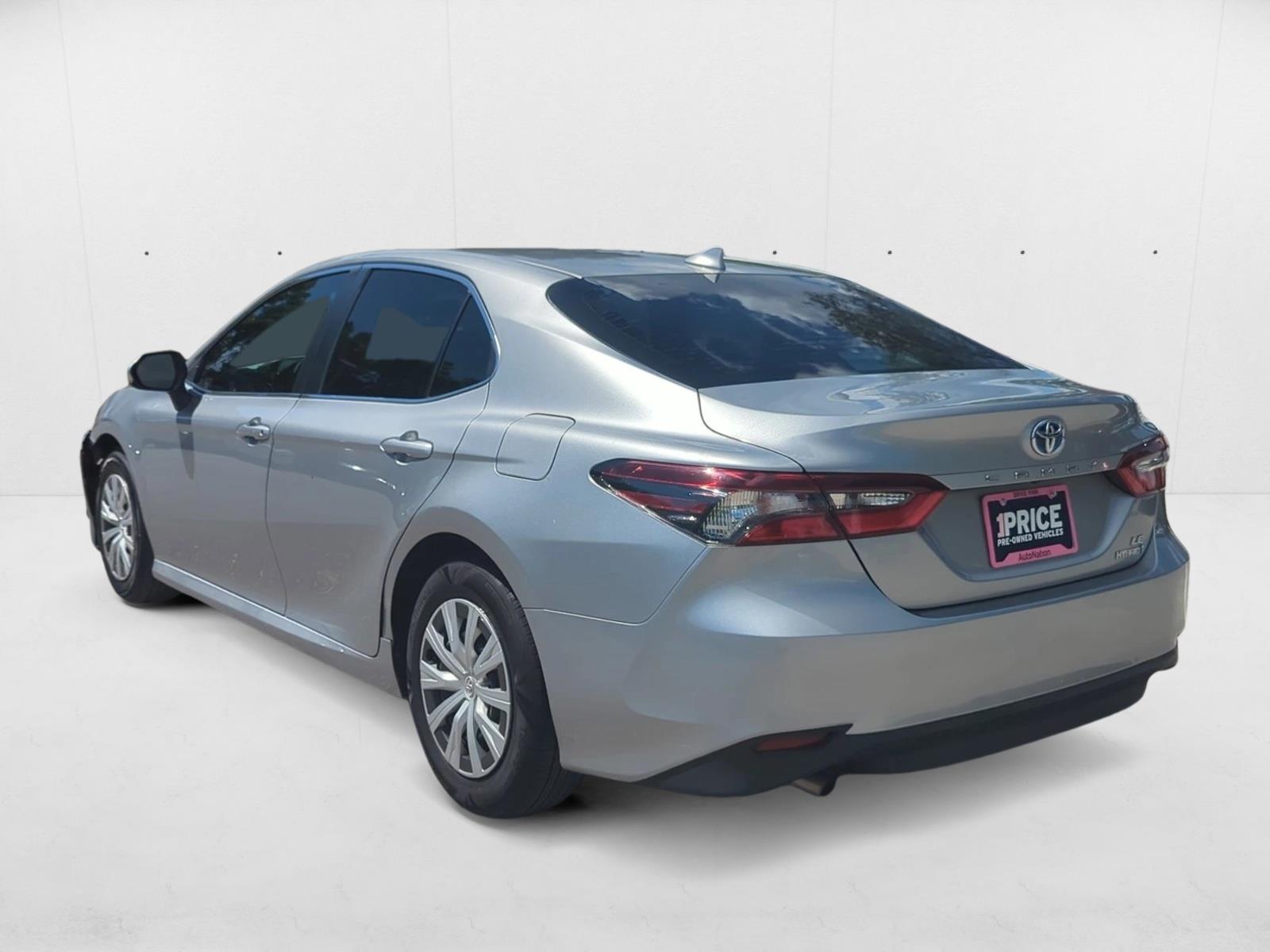 2022 Toyota Camry Hybrid LE photo 4