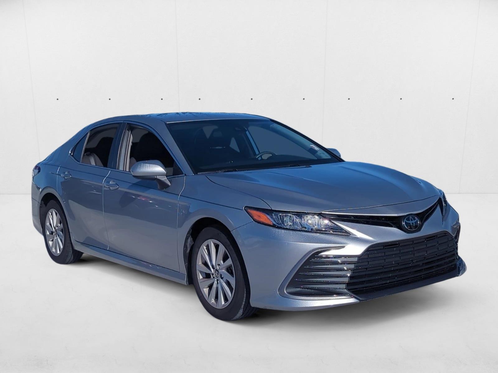 2023 Toyota Camry LE SE photo 3