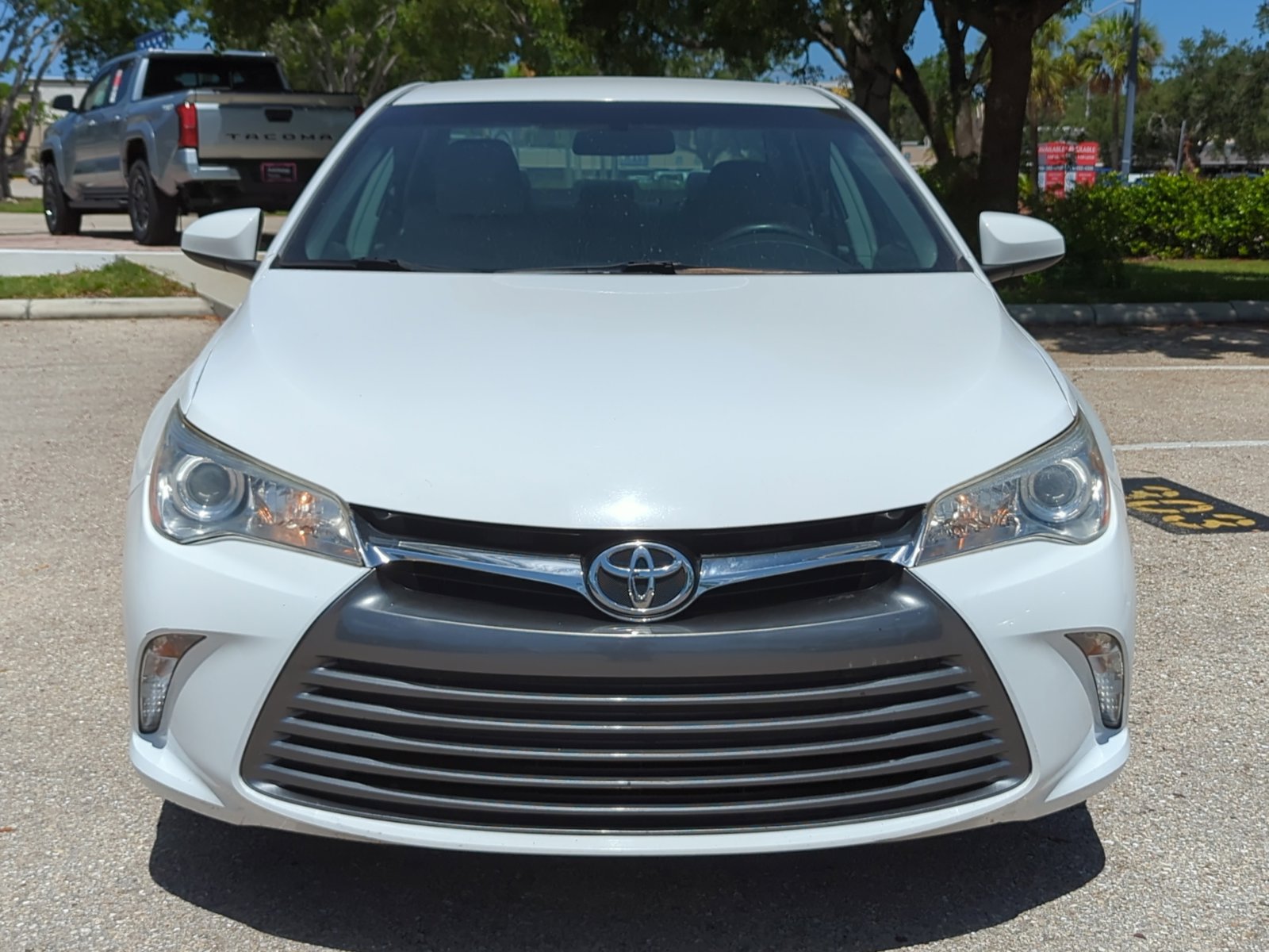 2017 Toyota Camry LE photo 2