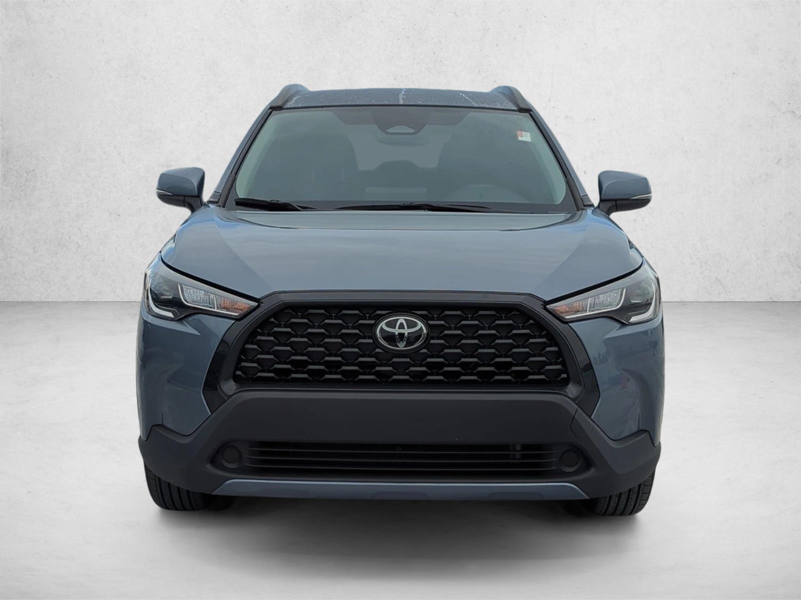 2024 Toyota Corolla Cross LE photo 2