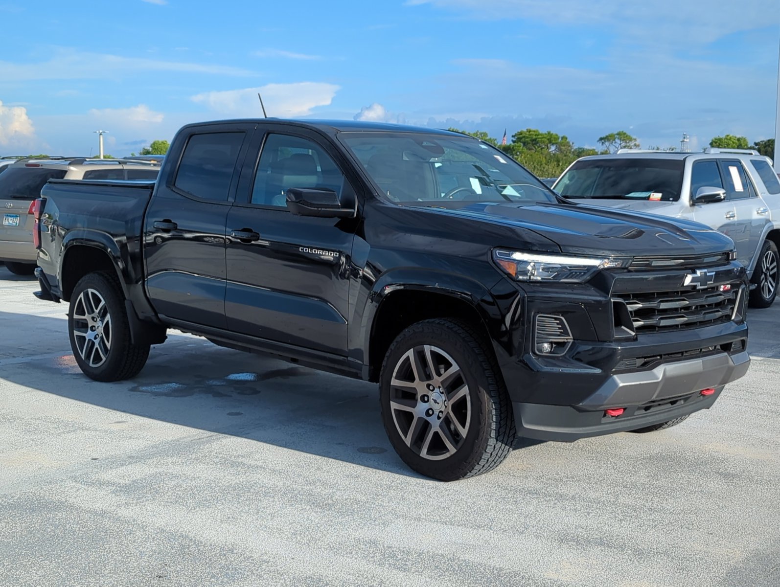 2023 Chevrolet Colorado Z71 photo 3