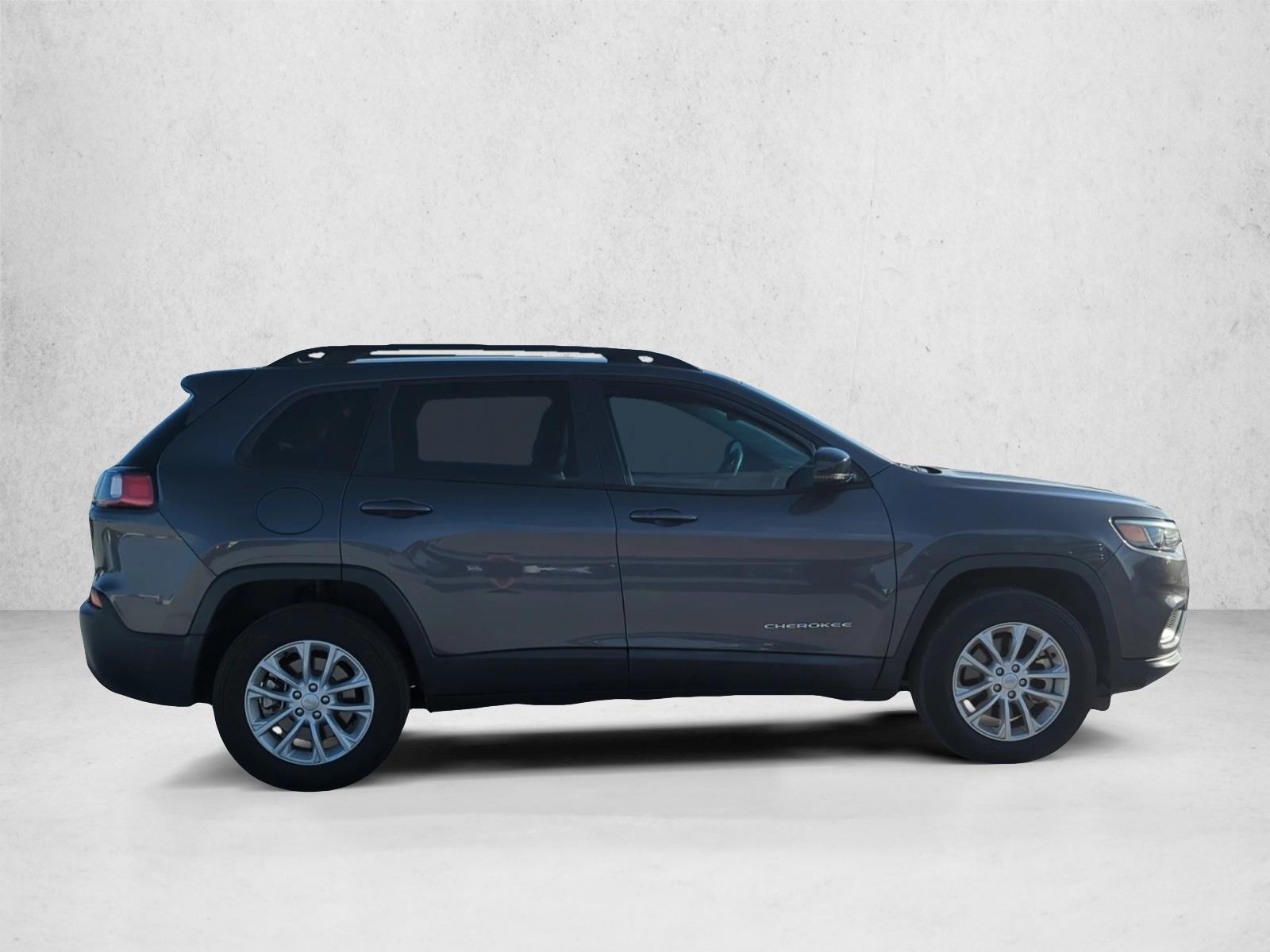 2022 Jeep Cherokee Latitude Lux photo 3