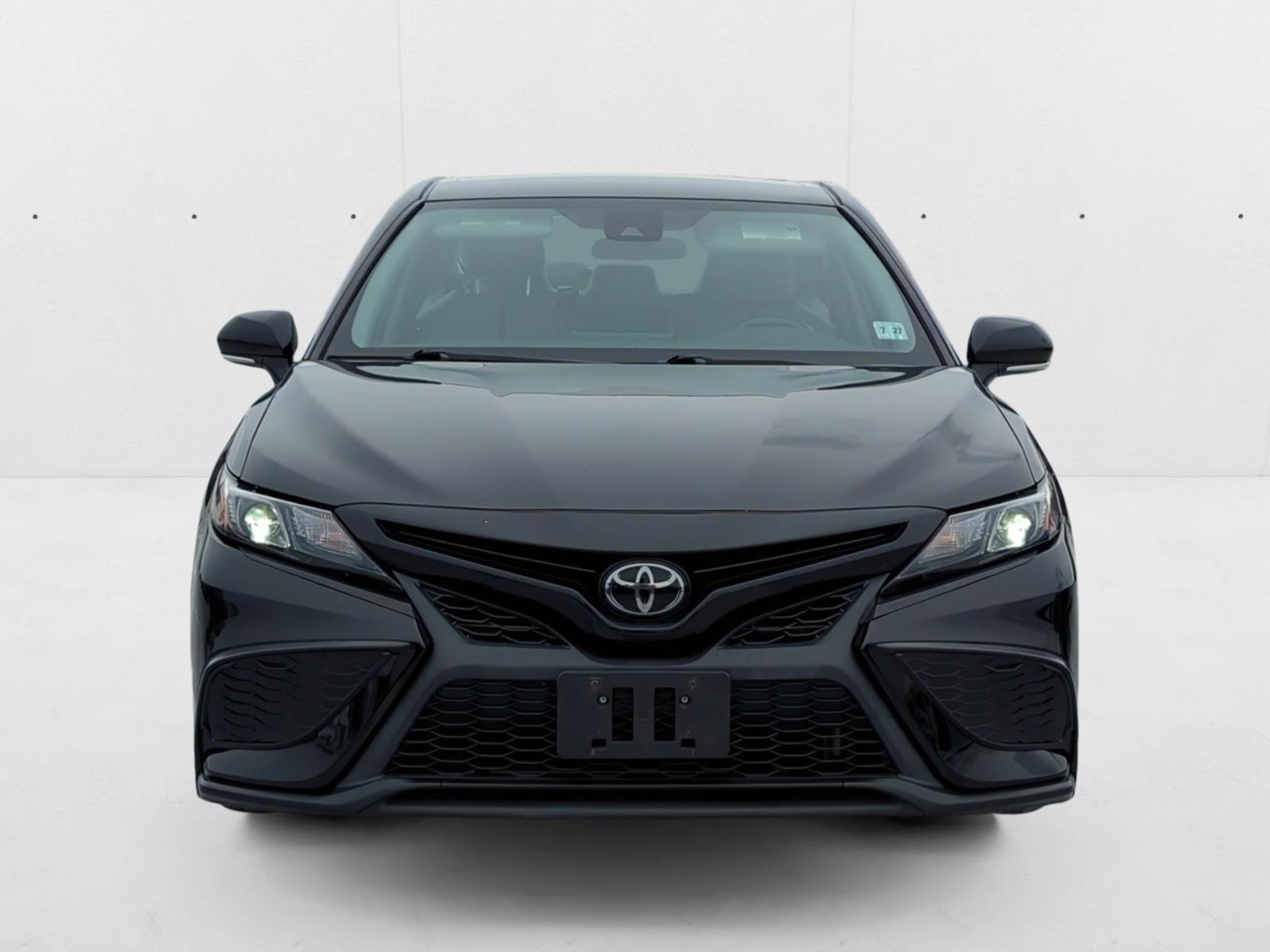 2022 Toyota Camry SE photo 2