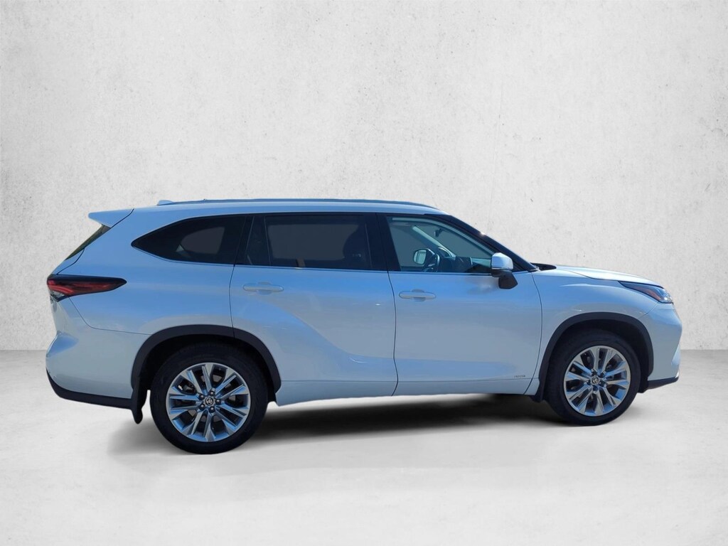 Used 2024 Toyota Highlander Hybrid Limited SUV