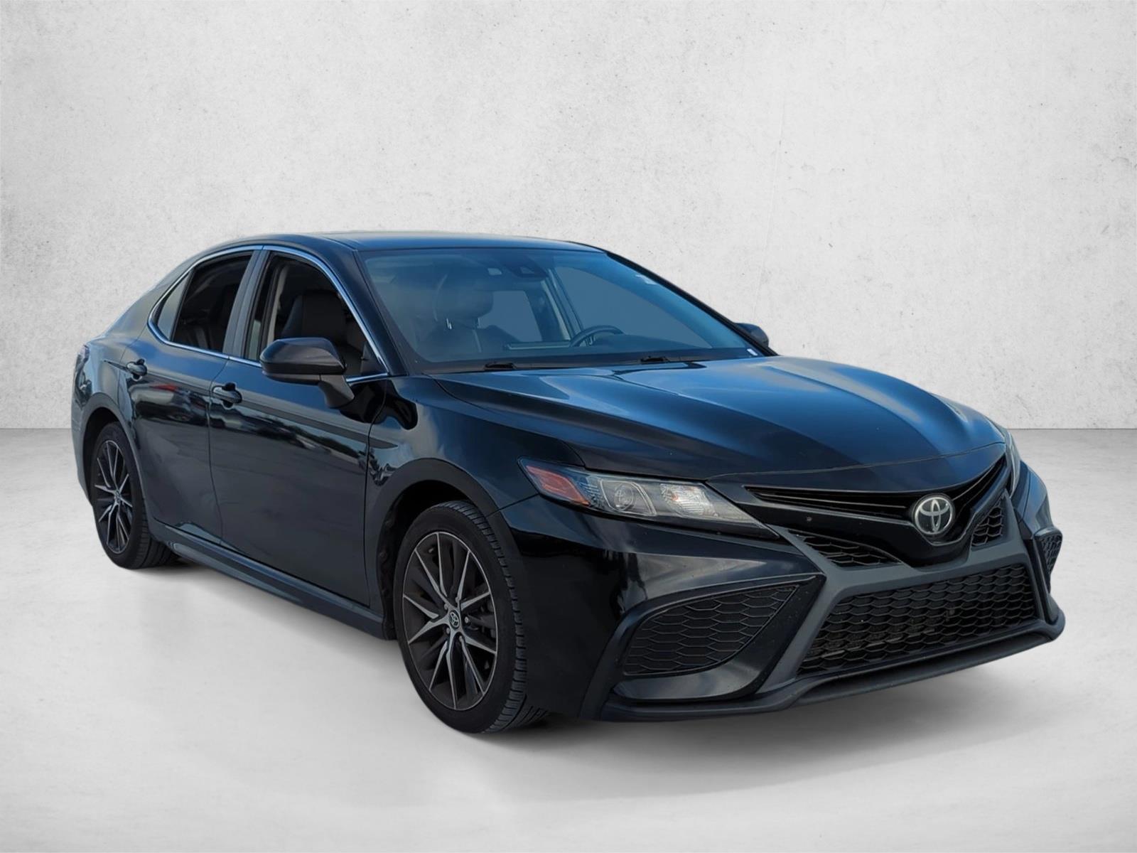 2021 Toyota Camry SE photo 3