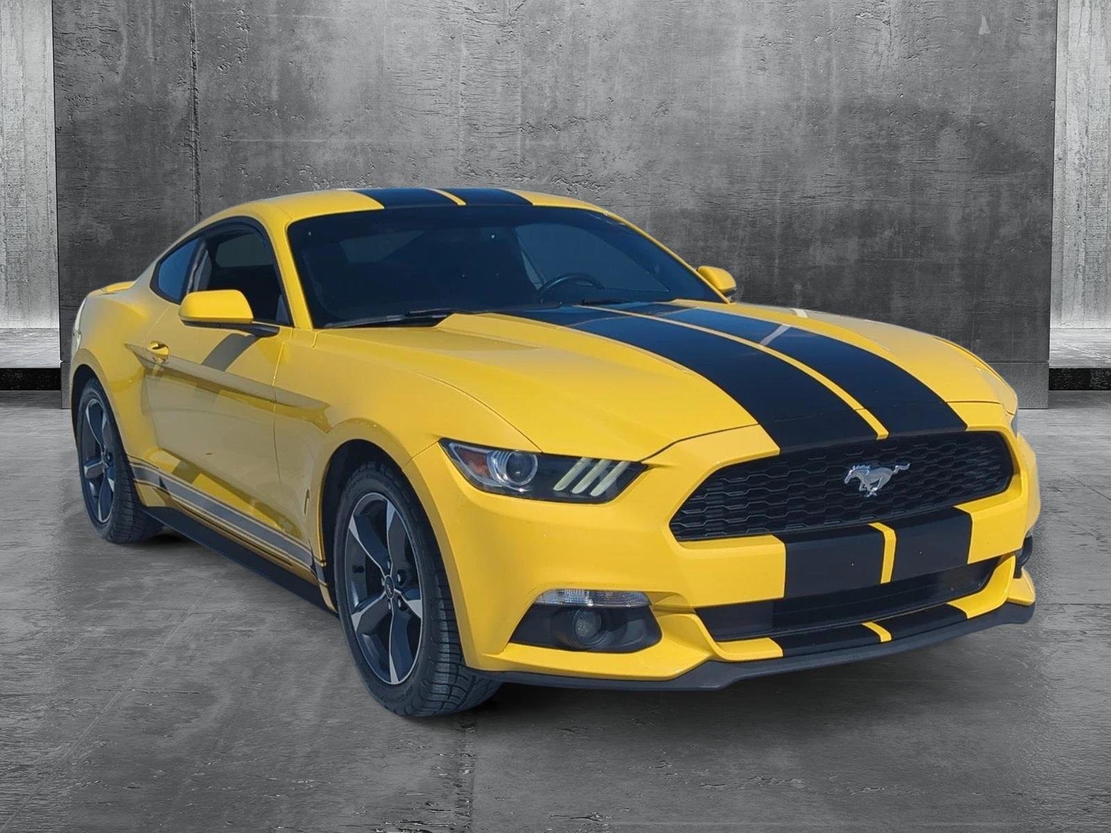 2015 Ford Mustang V6 photo 3