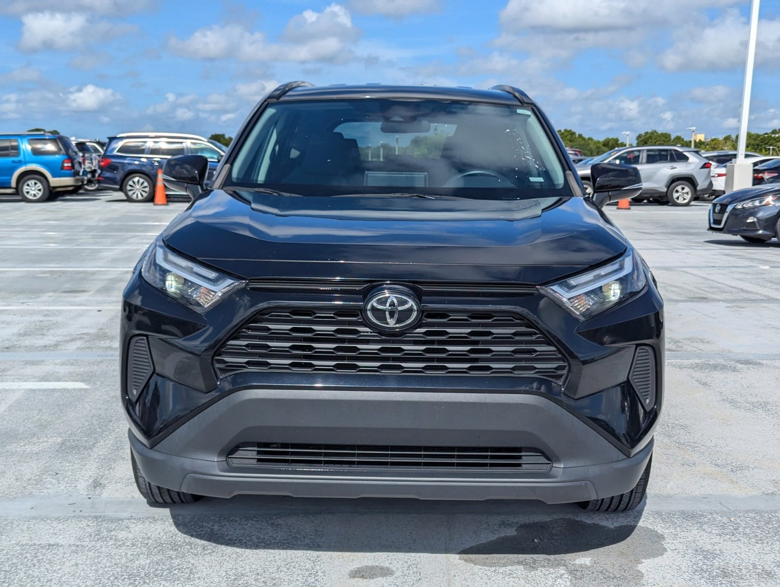 Used 2022 Toyota RAV4 XLE with VIN 2T3W1RFV6NW193367 for sale in Fort Myers, FL