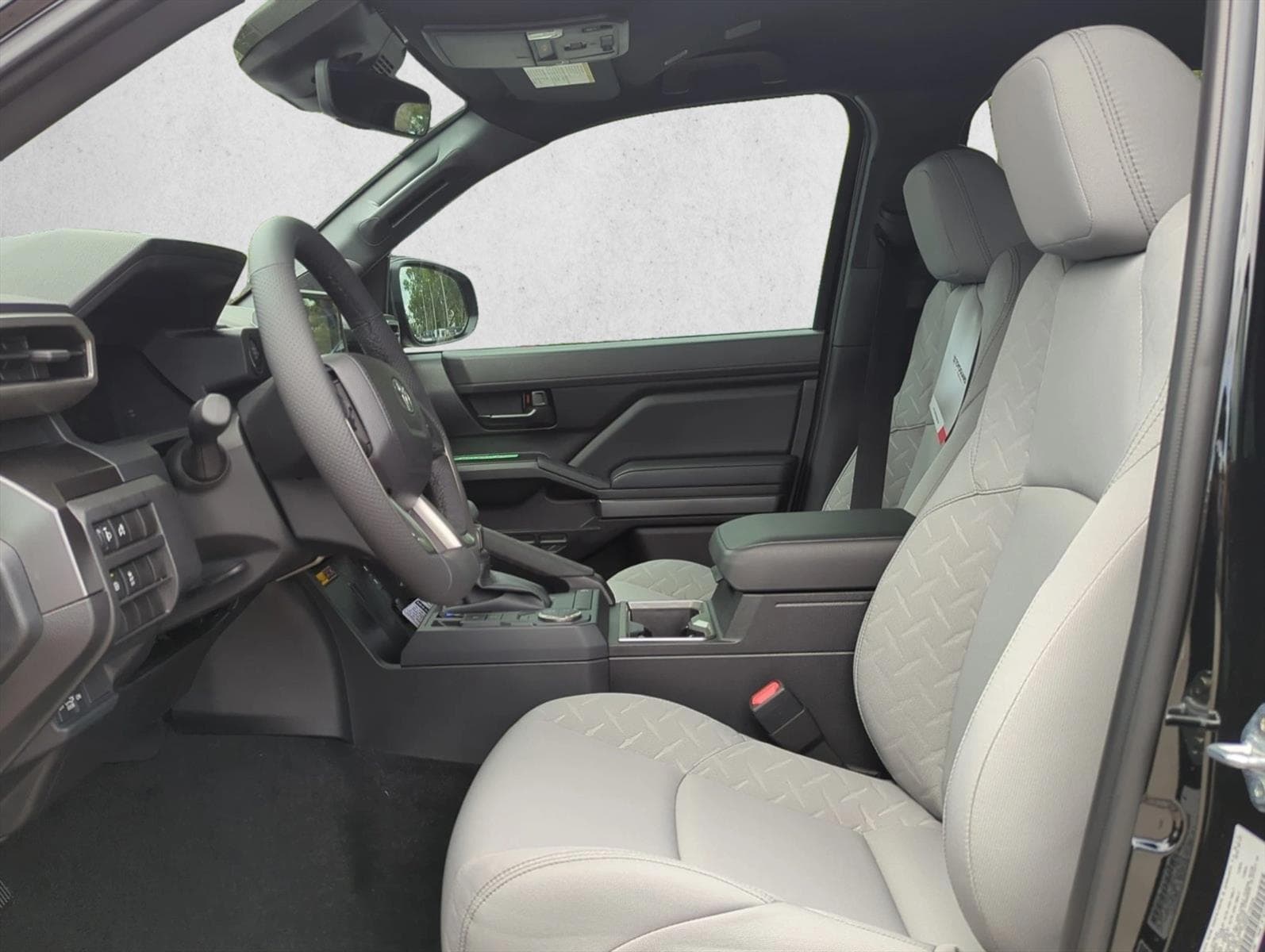 2025 Toyota Tacoma SR5 - Photo 13