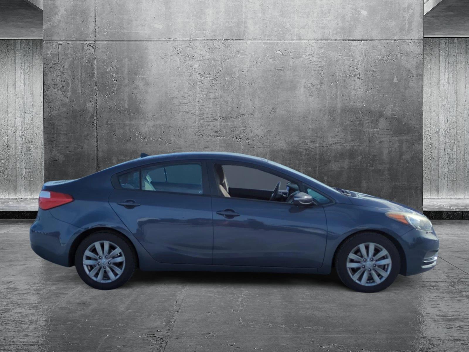 2015 Kia Forte LX photo 4