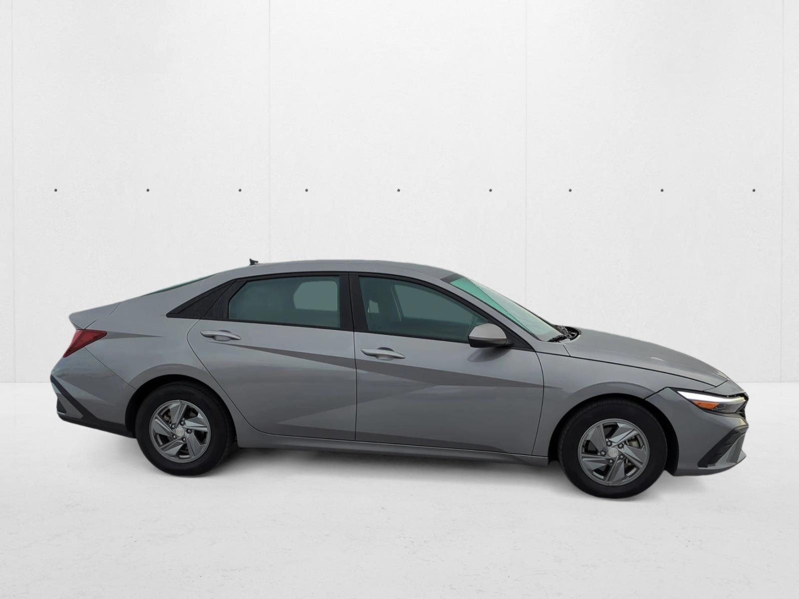 2024 Hyundai Elantra SE photo 4