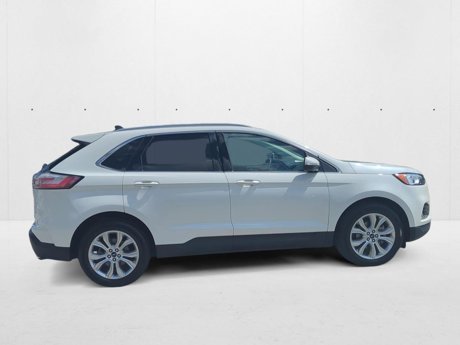 2020 Ford Edge Titanium photo 4