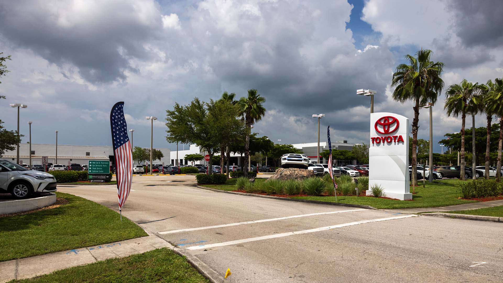 Exterior view of AutoNation Toyota Fort Myers