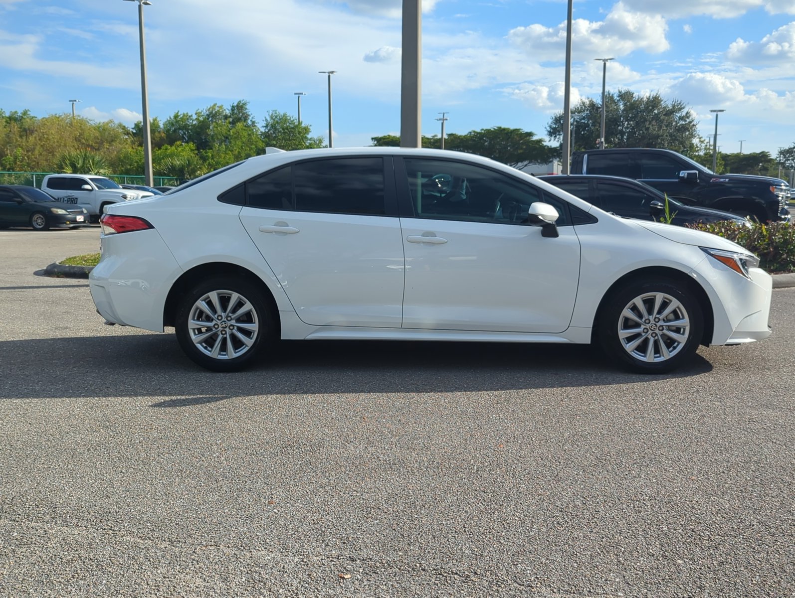 2024 Toyota Corolla Hybrid LE photo 4