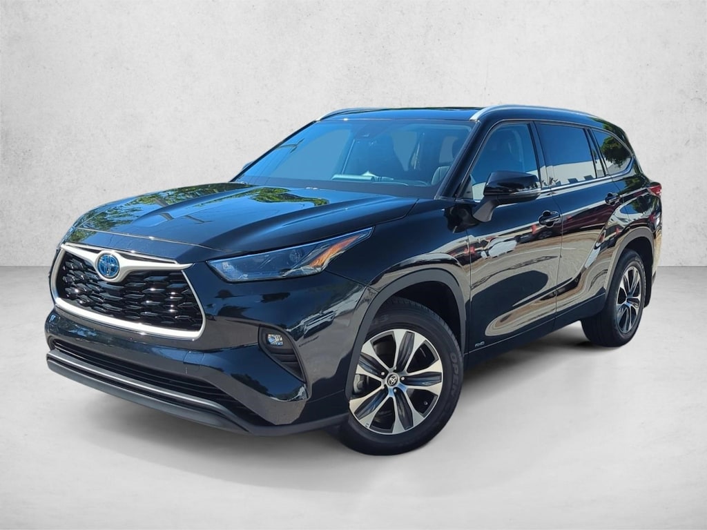 Used 2022 Toyota Highlander Hybrid XLE SUV