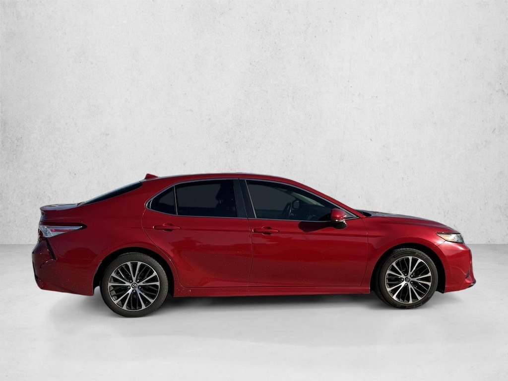 Used 2020 Toyota Camry SE Sedan