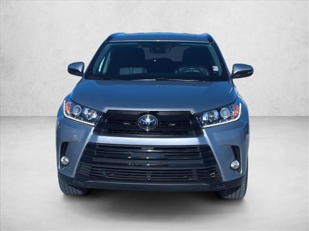 Used 2018 Toyota Highlander SE V6 SUV