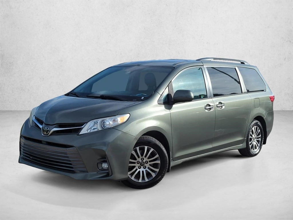 Used 2018 Toyota Sienna XLE 8 Passenger Van Passenger Van