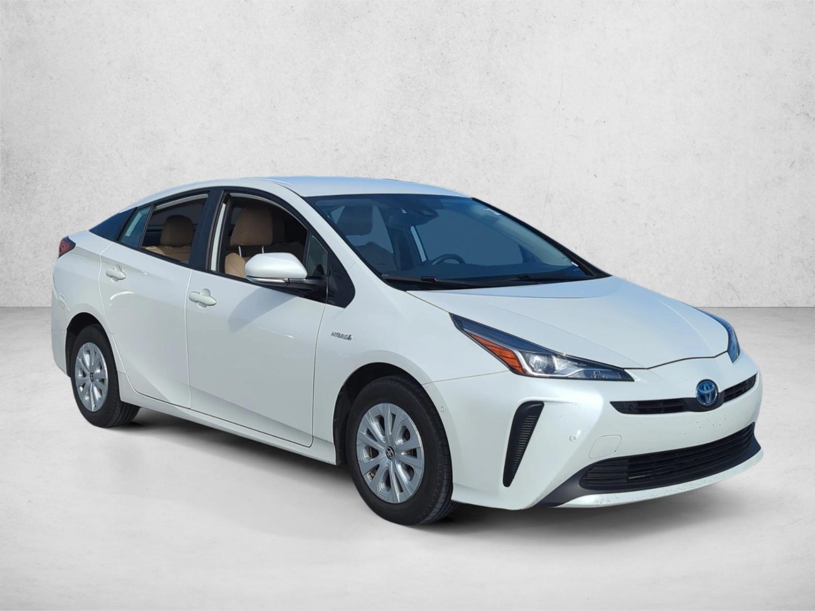 2019 Toyota Prius LE photo 3