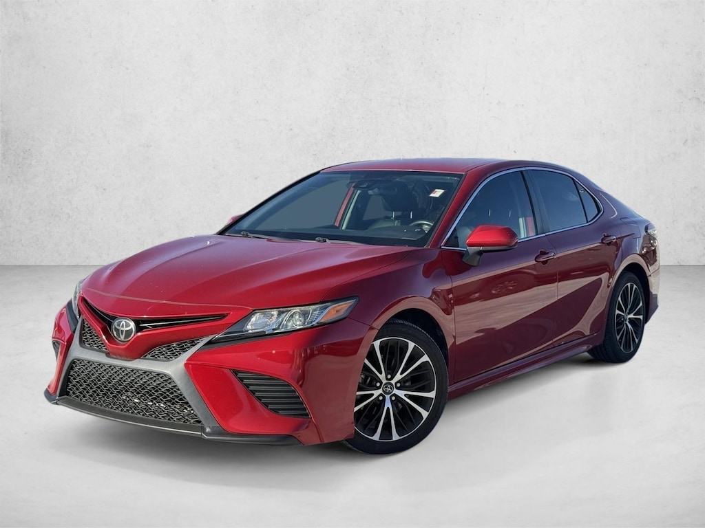 Used 2020 Toyota Camry SE Sedan