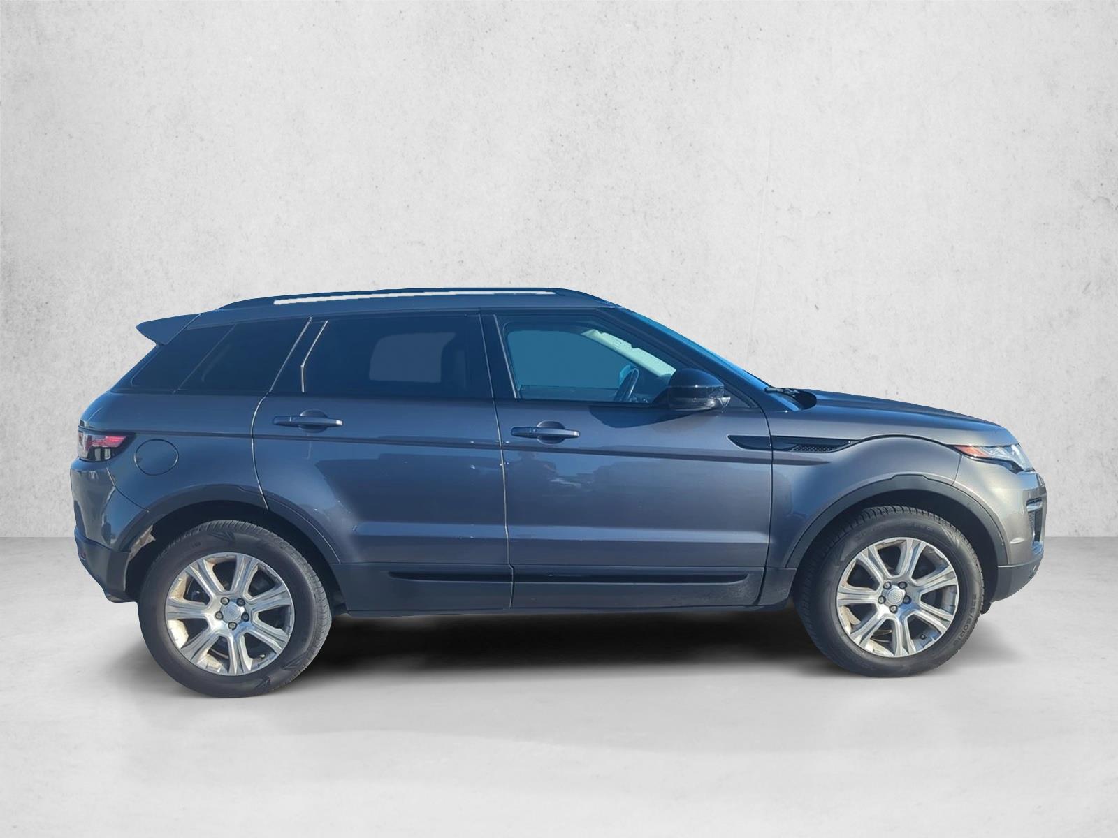 2018 Land Rover Range Rover Evoque SE photo 3