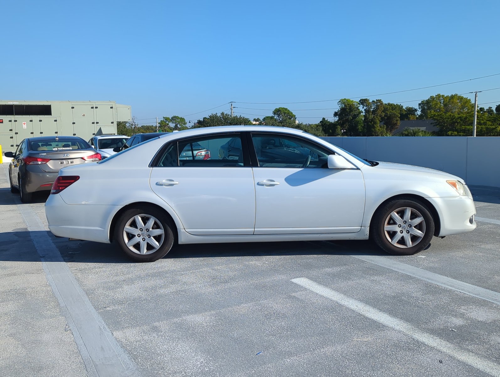 2009 Toyota Avalon XL photo 3
