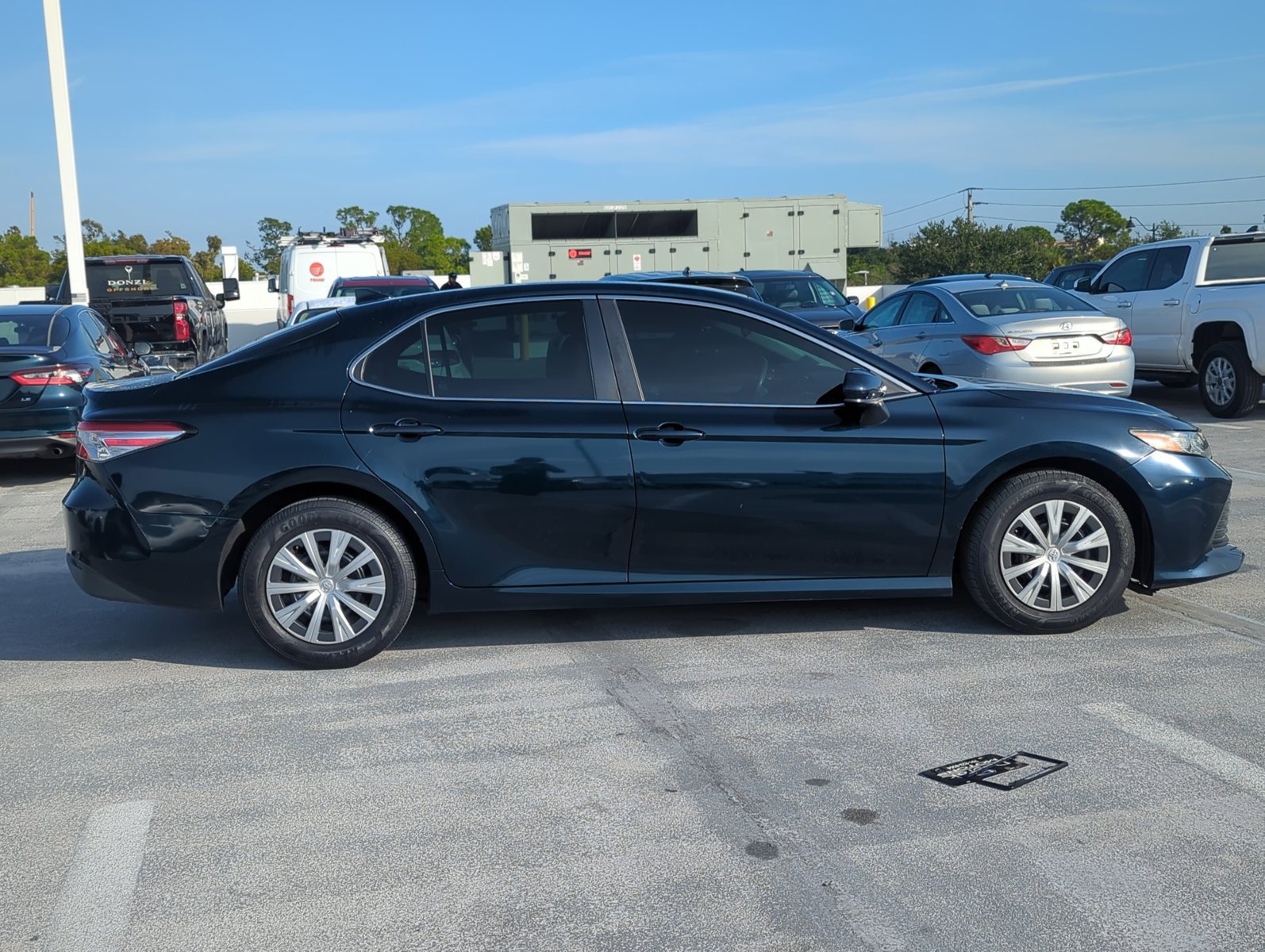 2019 Toyota Camry L photo 4