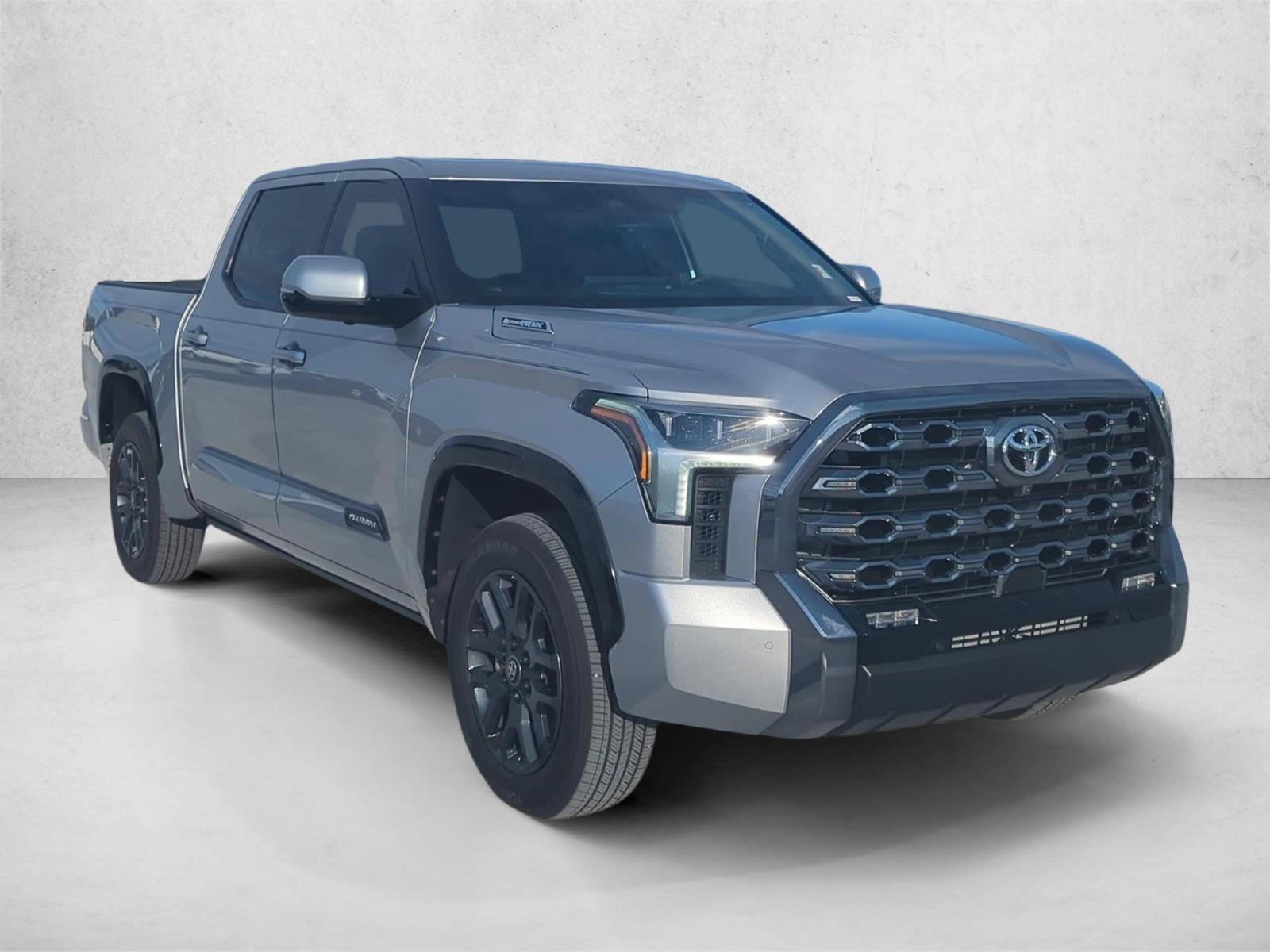 2025 Toyota Tundra Platinum CrewMax photo 3