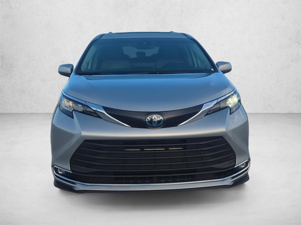 Certified 2022 Toyota Sienna XLE 8 Passenger Van Passenger Van