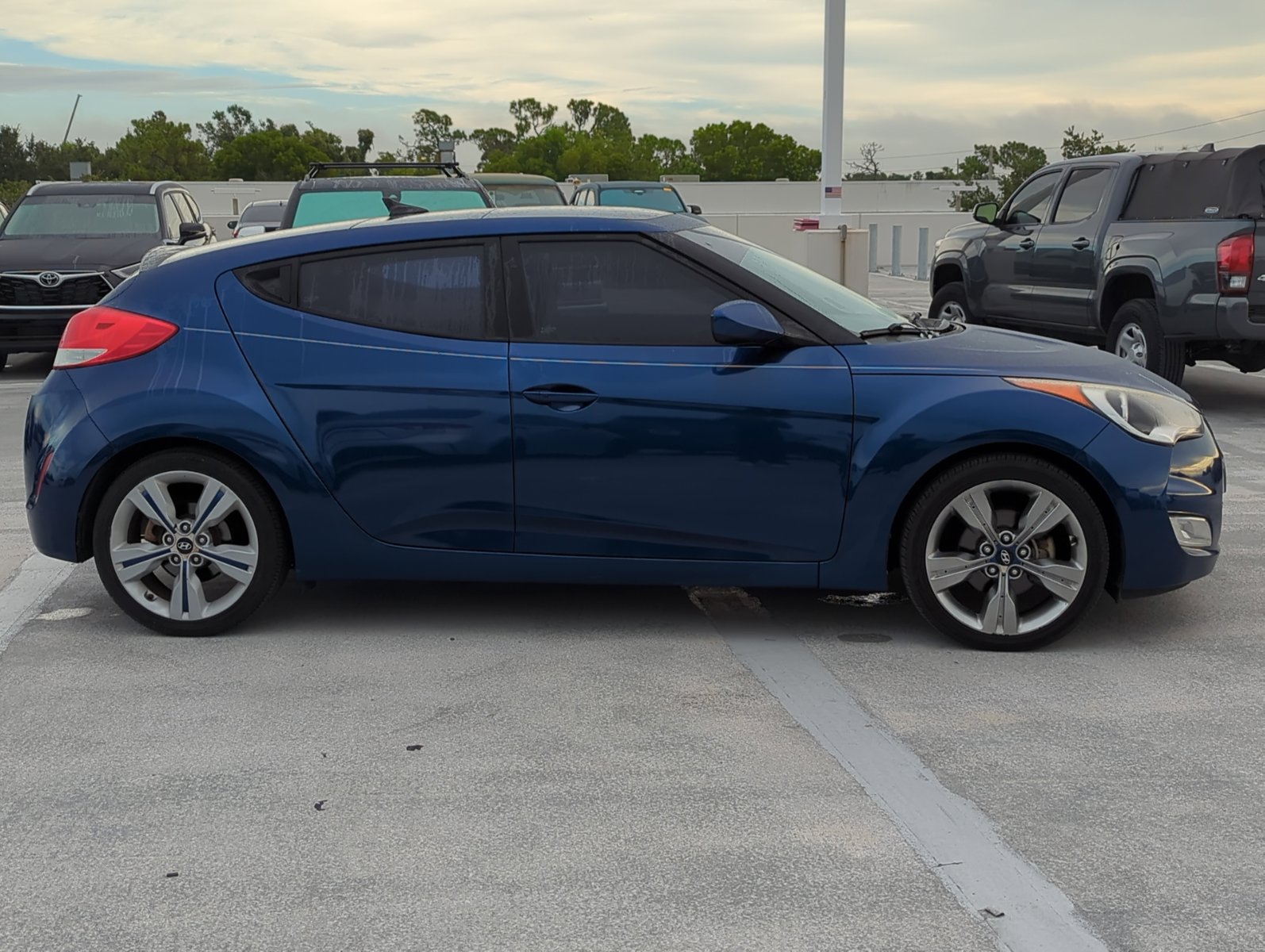 2017 Hyundai Veloster Value Edition photo 4