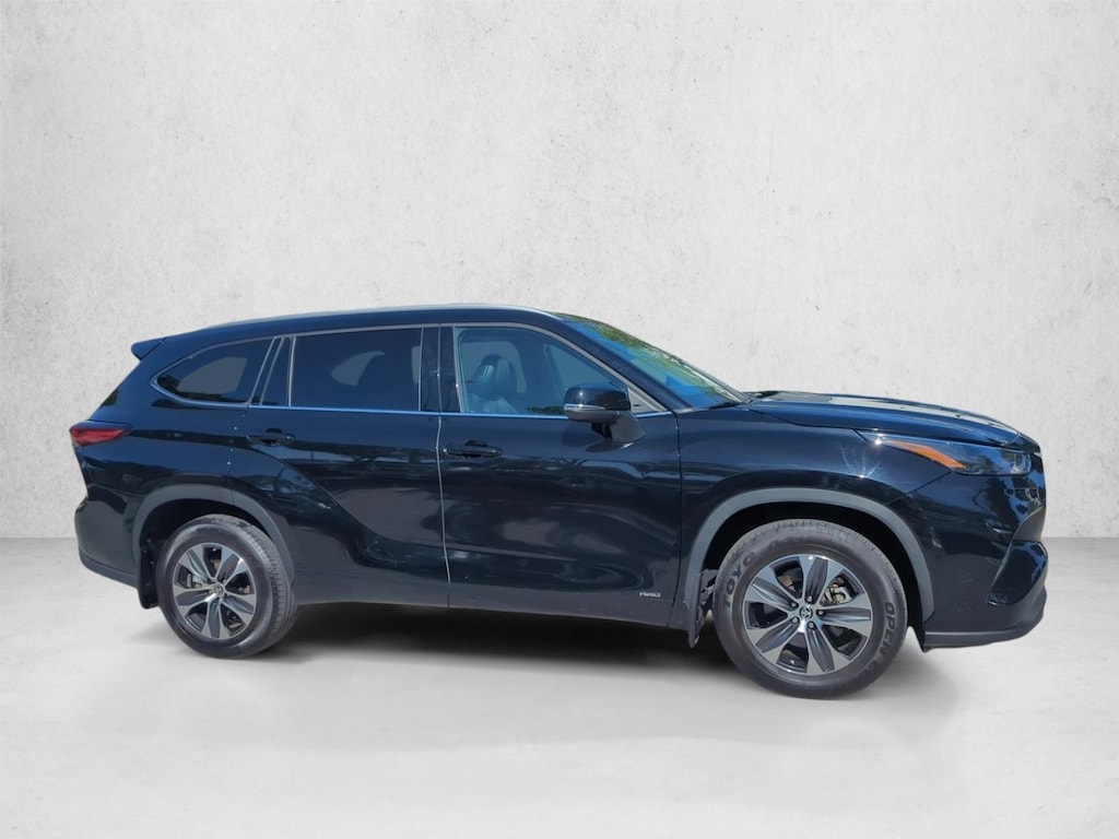 Used 2022 Toyota Highlander Hybrid XLE SUV