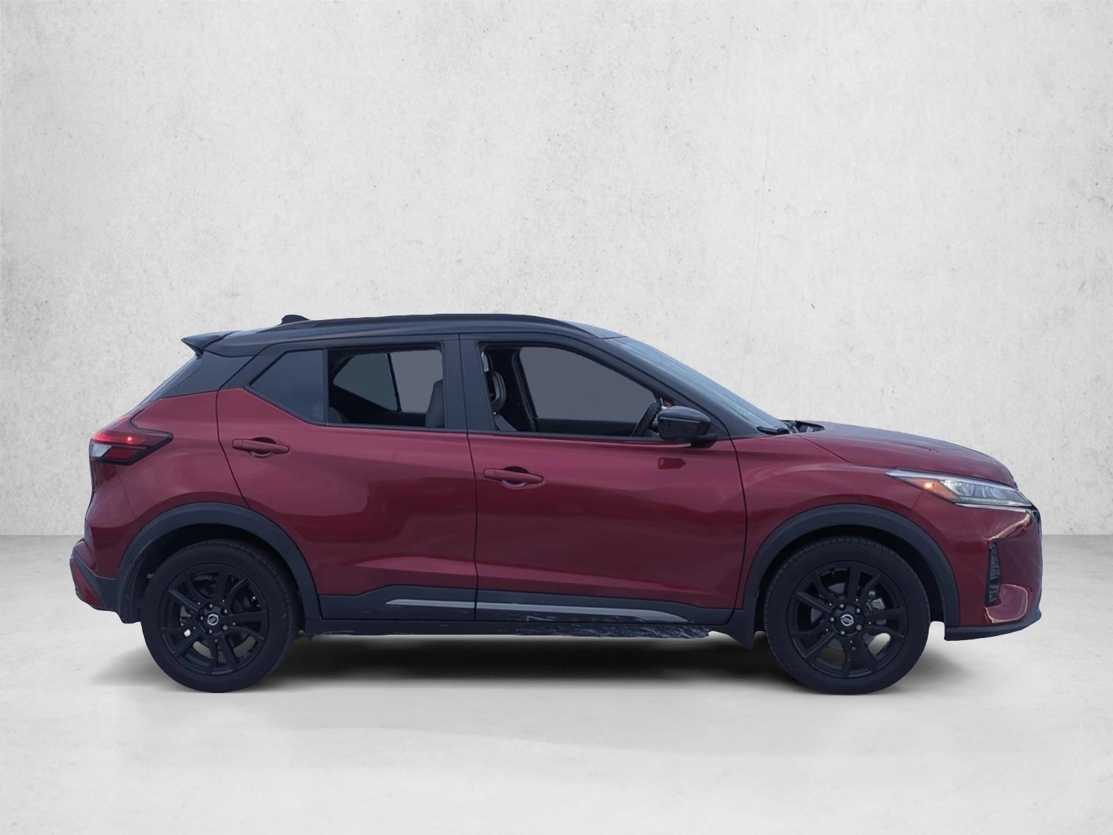 2021 Nissan Kicks SR photo 3