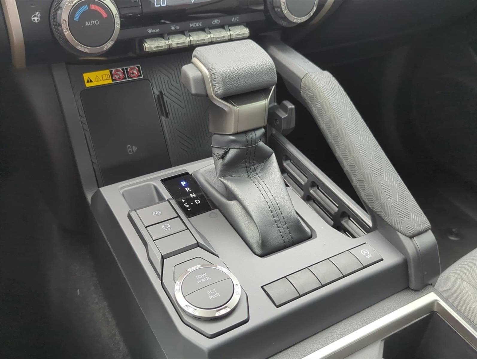 2025 Toyota Tacoma SR5 - Photo 22
