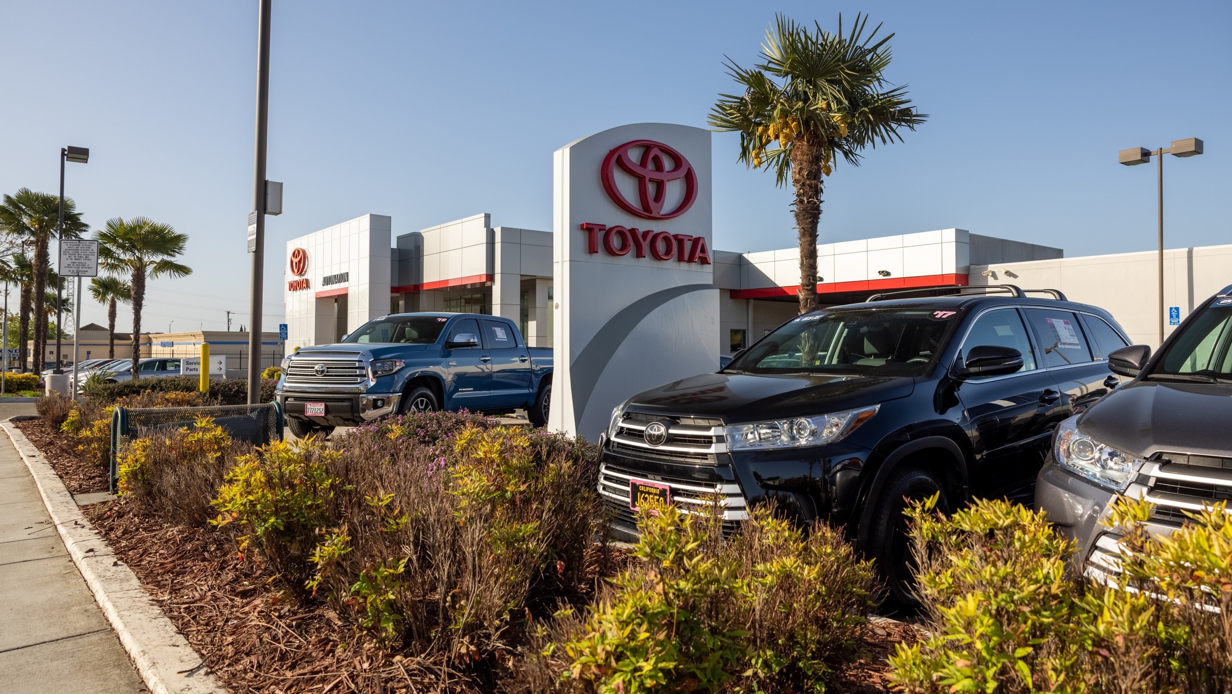 Outside view of AutoNation Toyota Hayward